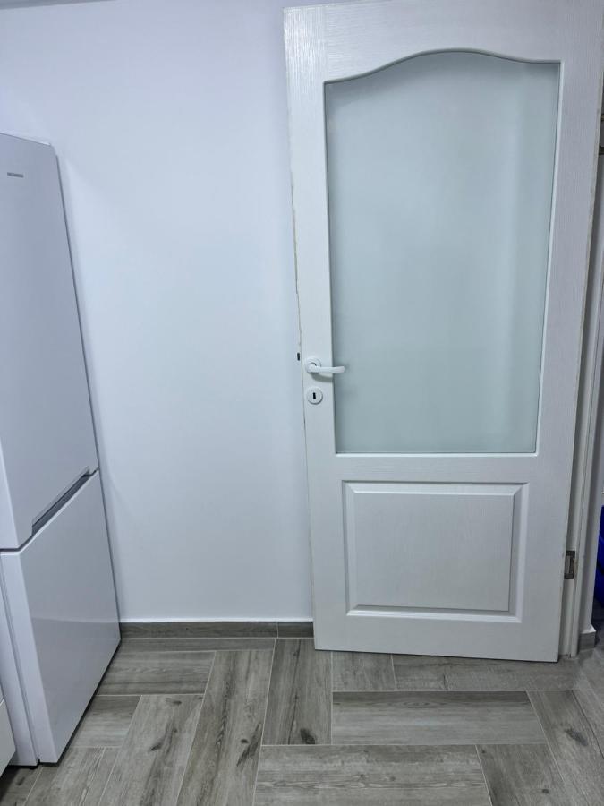 Apartament Eroilor Lägenhet Lunca Cetatuii Exteriör bild